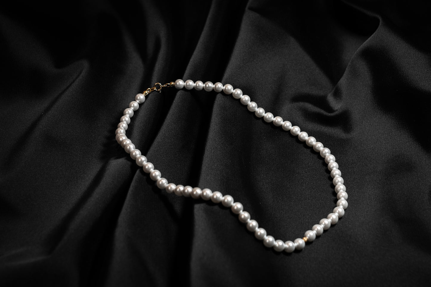 Perlenkette mit vergoldetem Highlight – pure Klassik