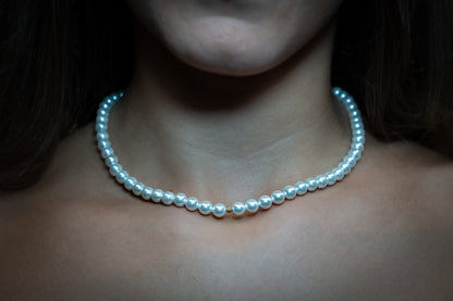 Perlenkette mit vergoldetem Highlight – pure Klassik