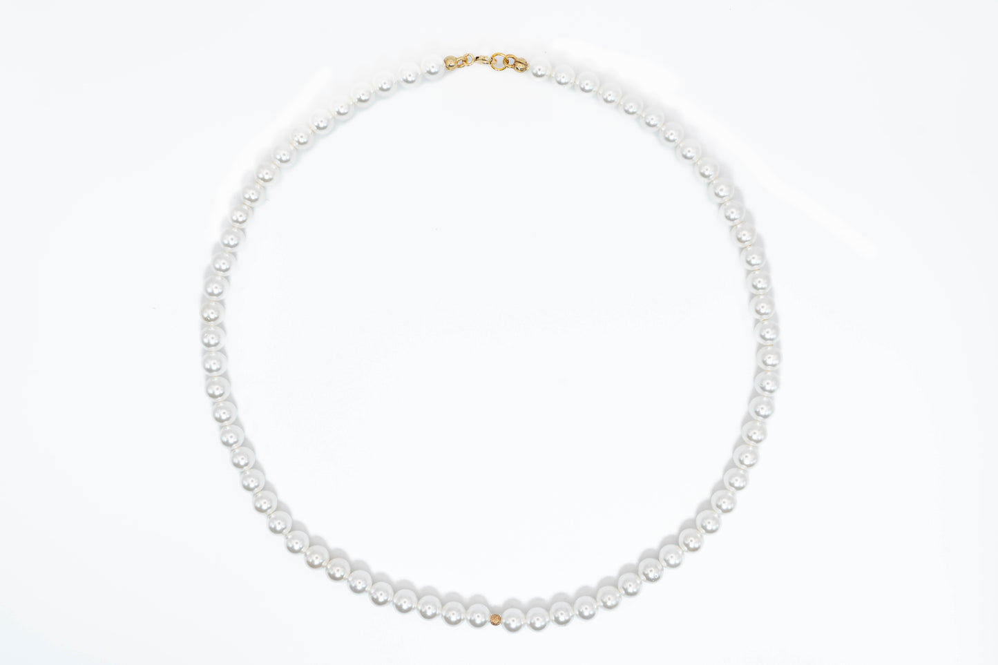 Perlenkette mit vergoldetem Highlight – pure Klassik