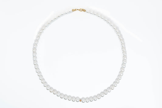 Perlenkette mit vergoldetem Highlight – pure Klassik
